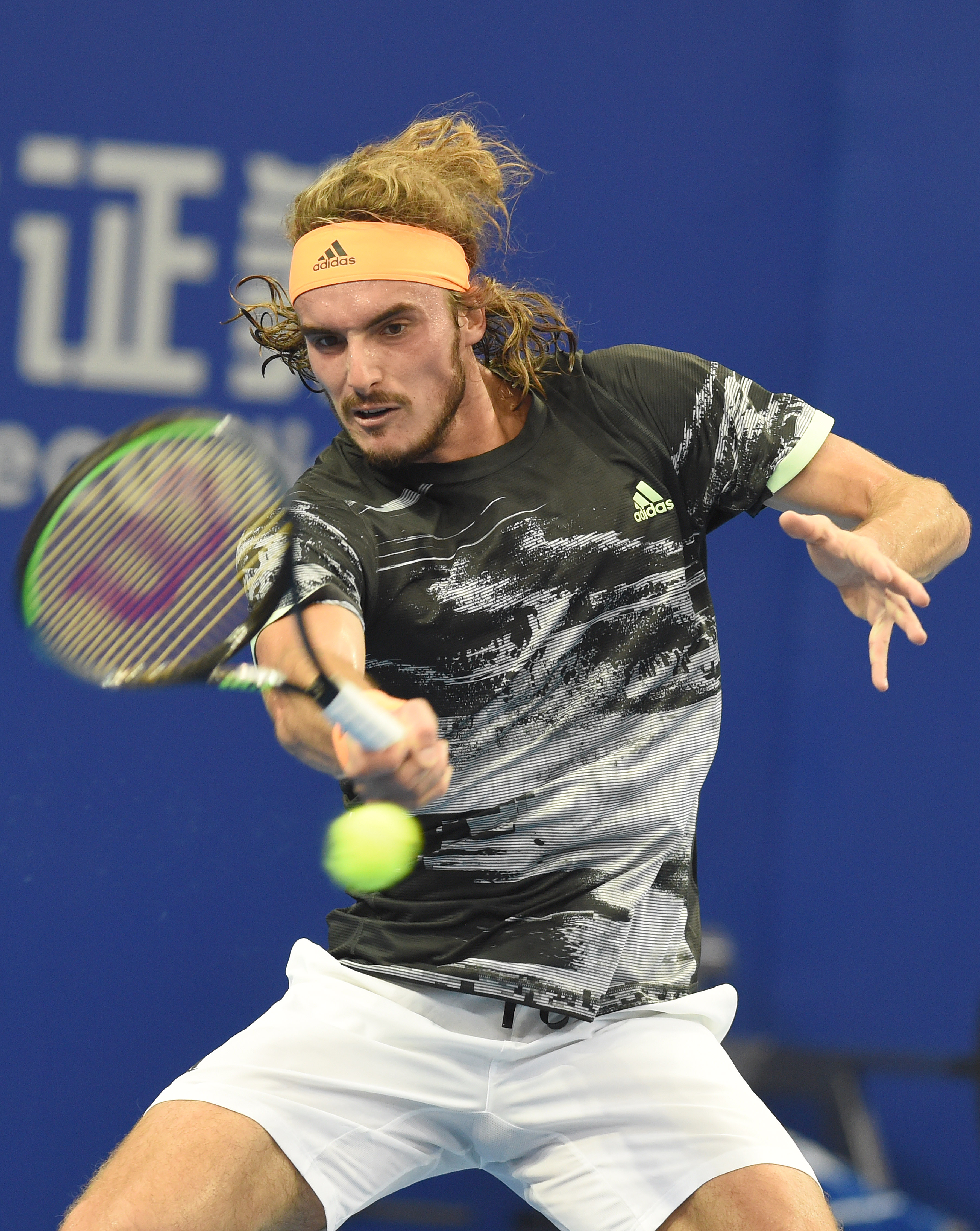 开云在线直播-欧洲网球队完胜法国网球队，西西帕斯高光表现