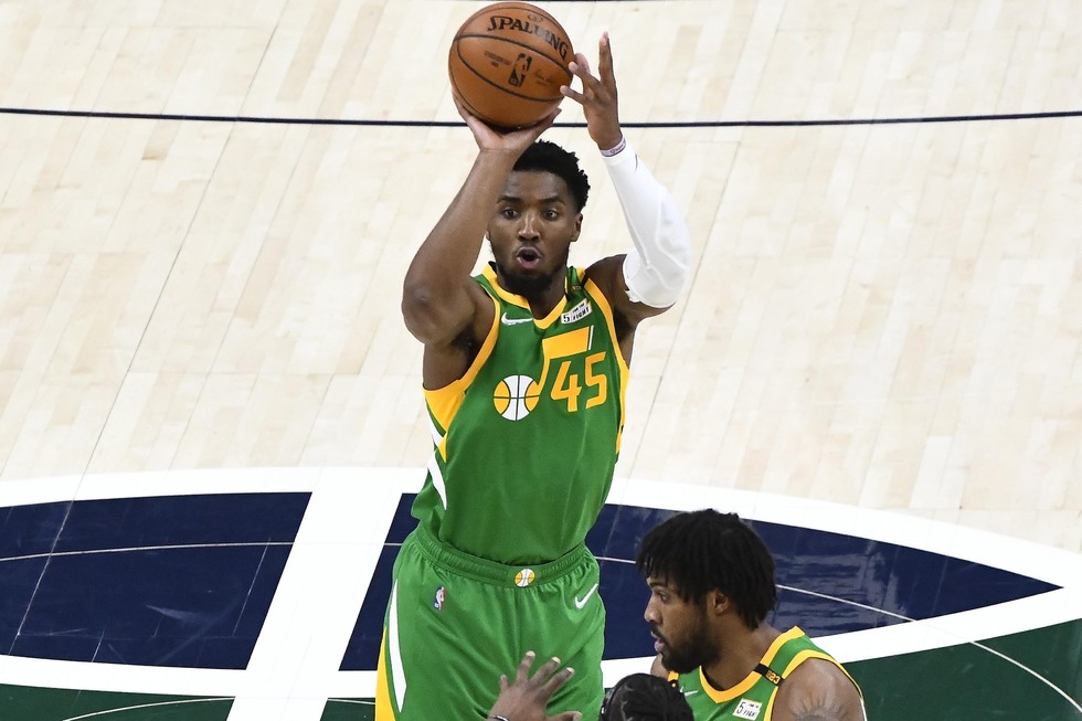 开云体育直播-勇士力克深圳队，麦科勒姆状态火热