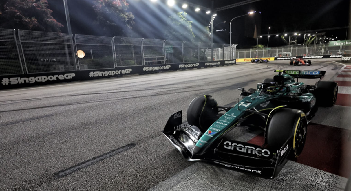 开云体育官方网站-阿斯顿马丁鏖战梅赛德斯，拉塞尔扛起全队